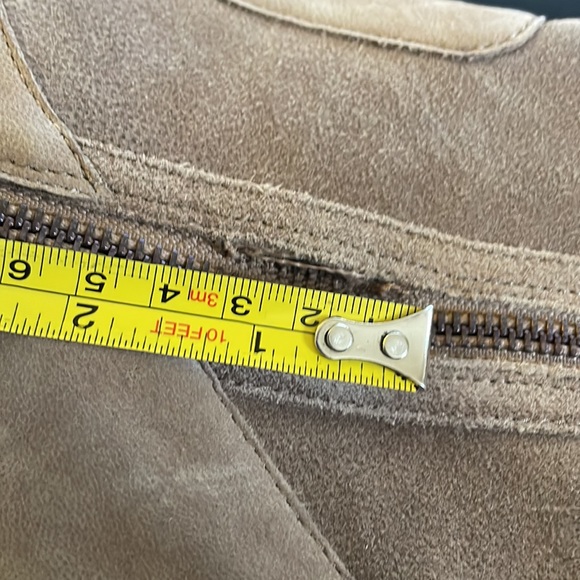 New with flaw UGG taupe suede bootie western heeled - Picture 13 of 13